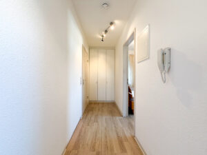 Flur mit Einbauschrank