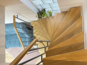 Treppe zur Galerie