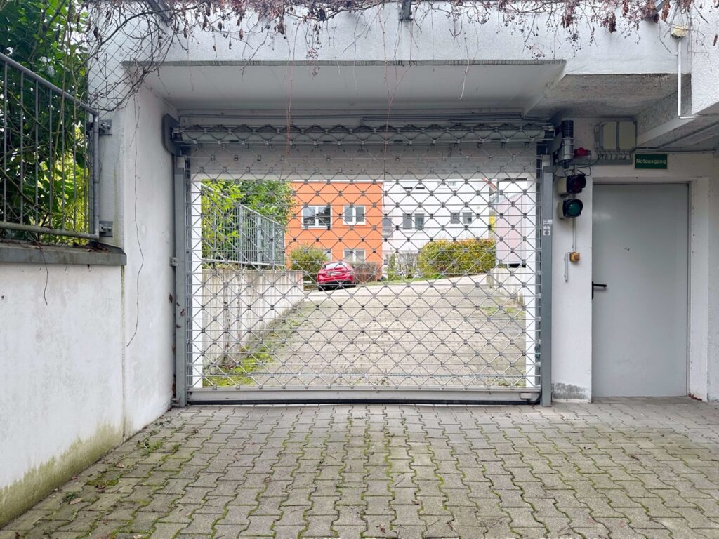 Tiefgarageneinfahrt