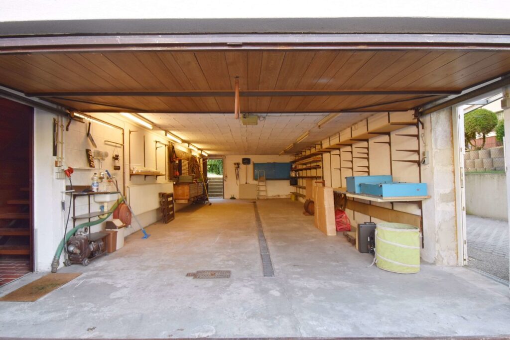 Garage mit Werkbank