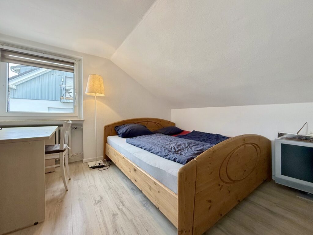 DG Kinder- oder Arbeitszimmer