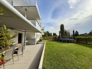 Terrasse mit Garten