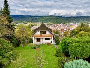 Hausansicht mit schönem Ausblick