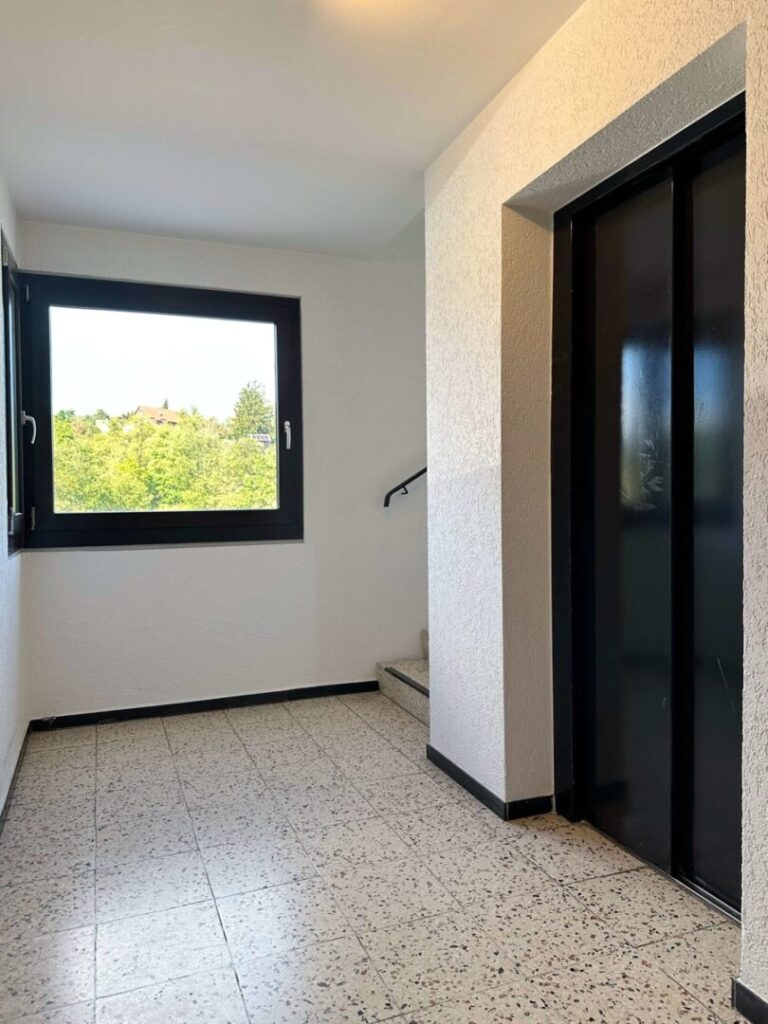 Hausflur mit Fahrstuhl