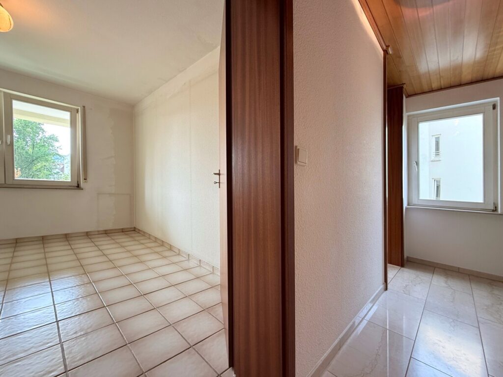 Flur mit Blick ins Kinderzimmer