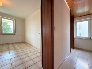 Flur mit Blick ins Kinderzimmer