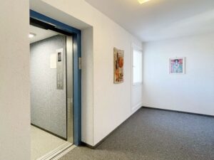 Hausflur mit Aufzug