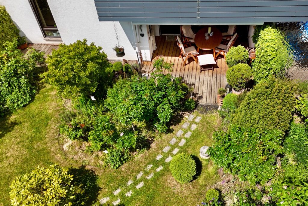 Terrassen- und Gartenansicht