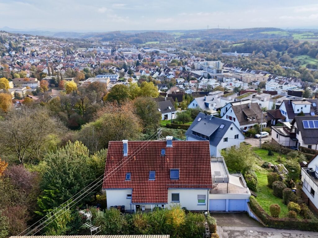 Hausansicht mit Ausblick