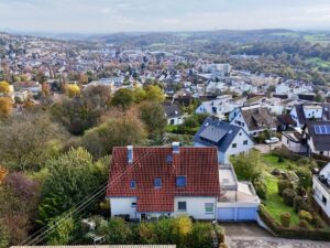 Hausansicht mit Ausblick