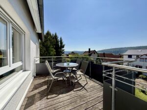 Großer Aussichtsbalkon im Erdgeschoss