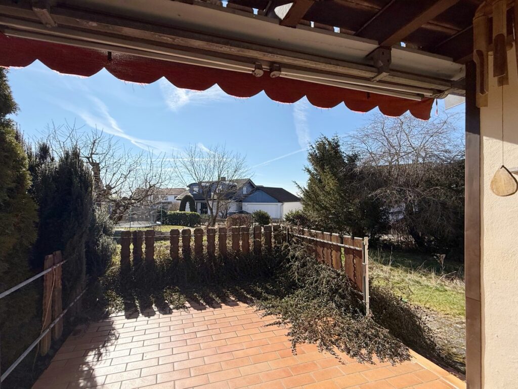 Terrasse EG mit Zugang zum Garten