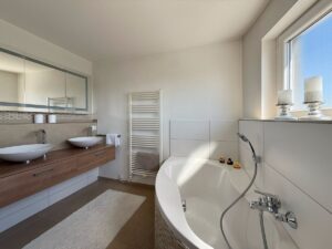 Modernes Badezimmer