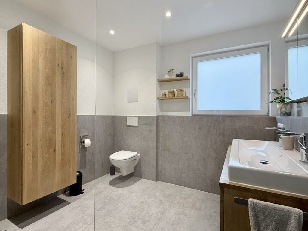 Badezimmer im 1. DG