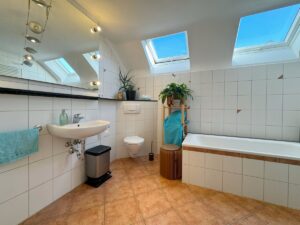 DG-rechts Badezimmer