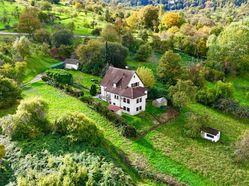 Grundstück- und Hausansicht