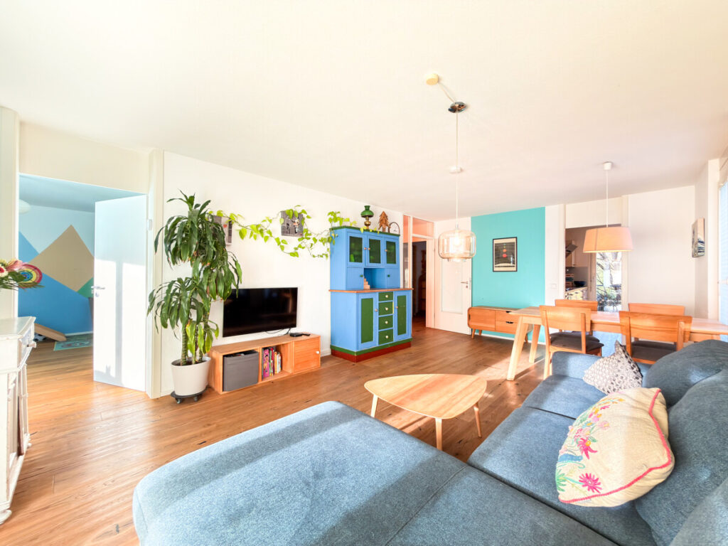 Wohnbereich mit Blick ins Kinder- oder Schlafzimmer