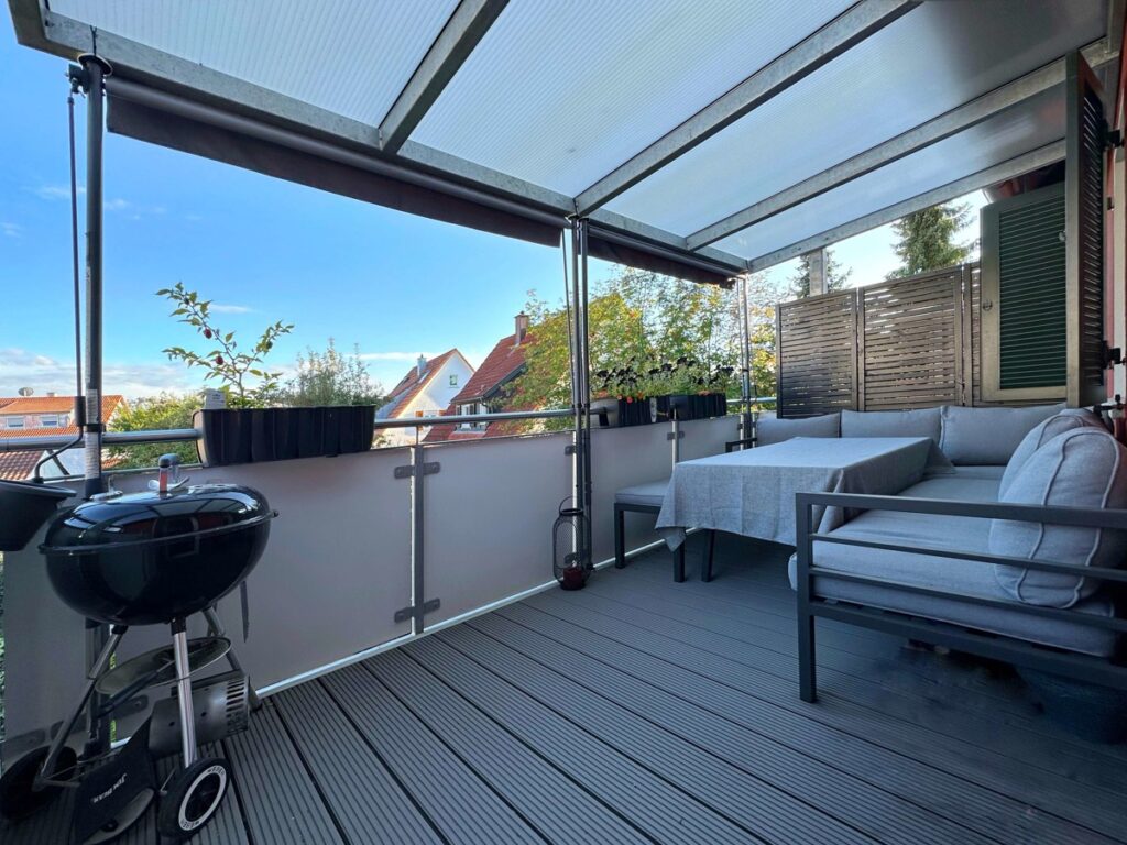 Überdachter Balkon