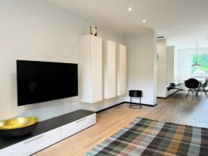 Wohnzimmer mit Blick in den Essbereich