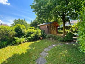 Garten mit Gartenhäuschen