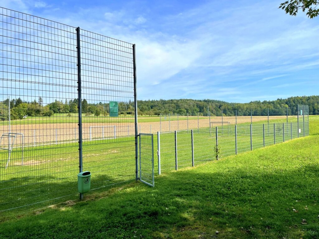 Sportplatz am Haus