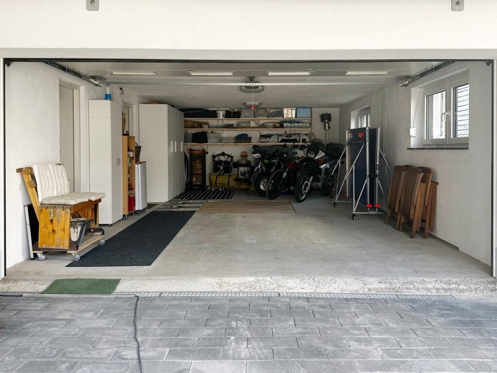 großzügige Garage