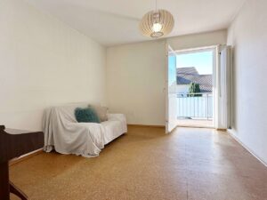 Zimmer mit Balkonzugang