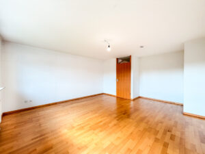 großzügiges Schlafzimmer
