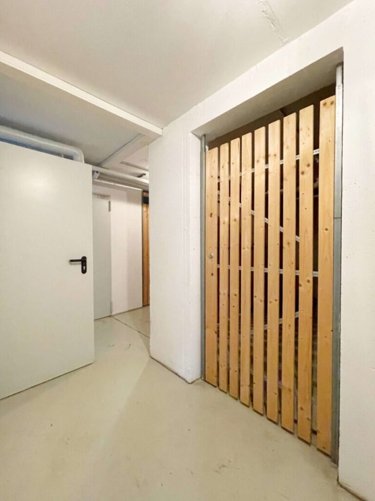 Keller