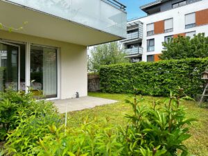 Terrasse mit Garten