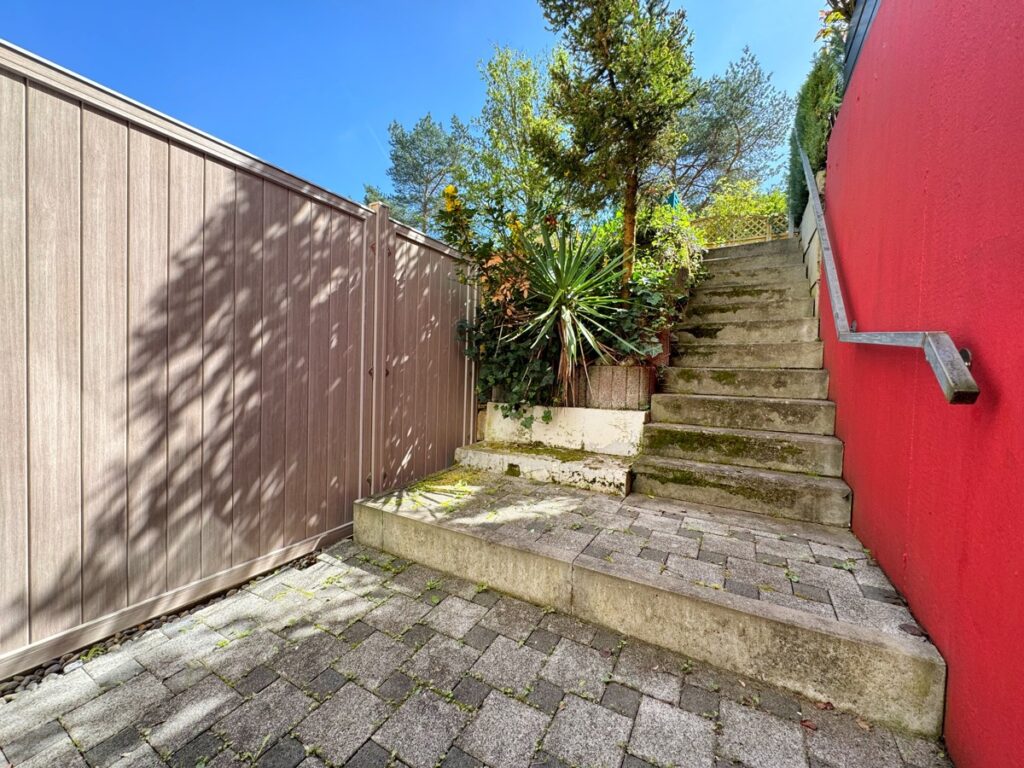 UG Terrasse mit Zugang in den Garten
