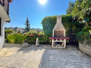 Große sonnige Terrasse