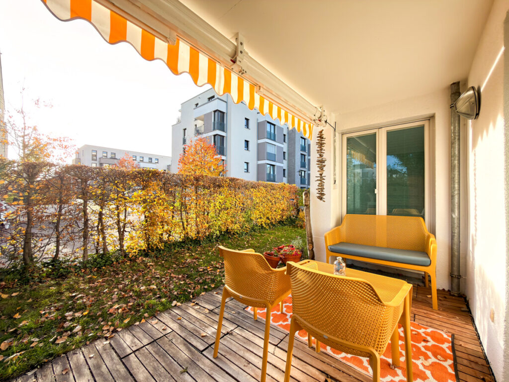 EG Terrasse mit Garten