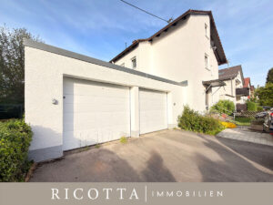 Hausansicht und Garage