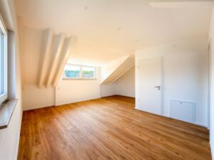 DG Schlafzimmer mit separatem Badezimmer