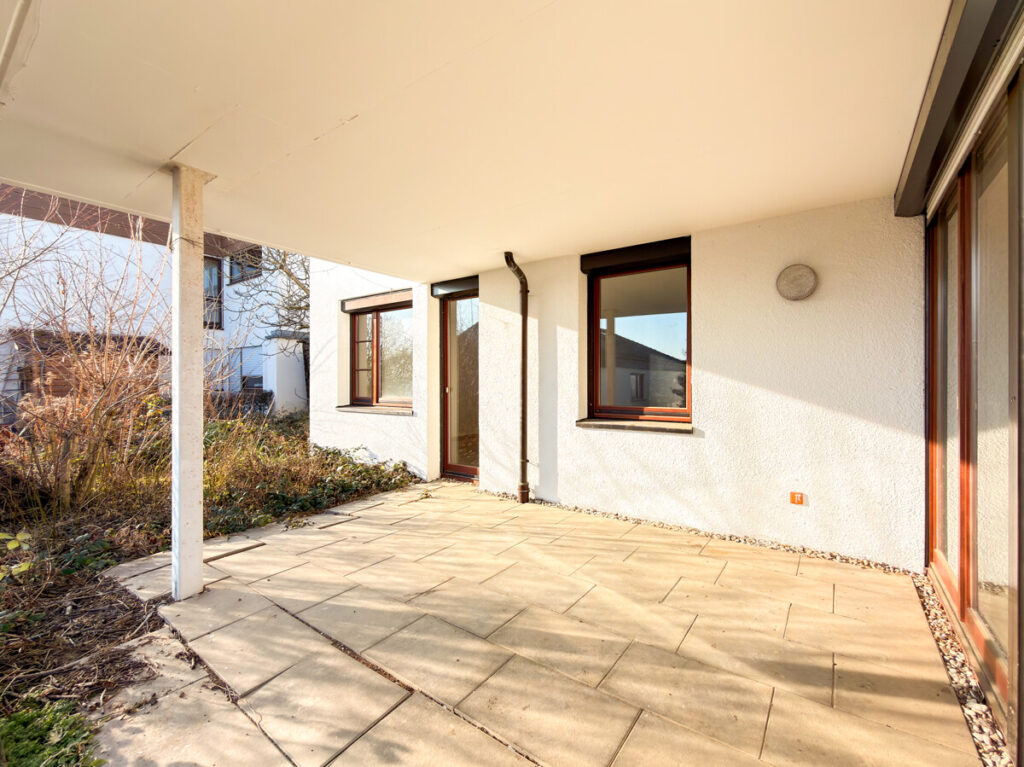 Sonnige und überdachte Terrasse