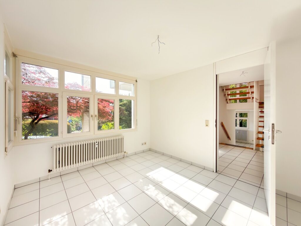 Lichterfülltes Zimmer im EG