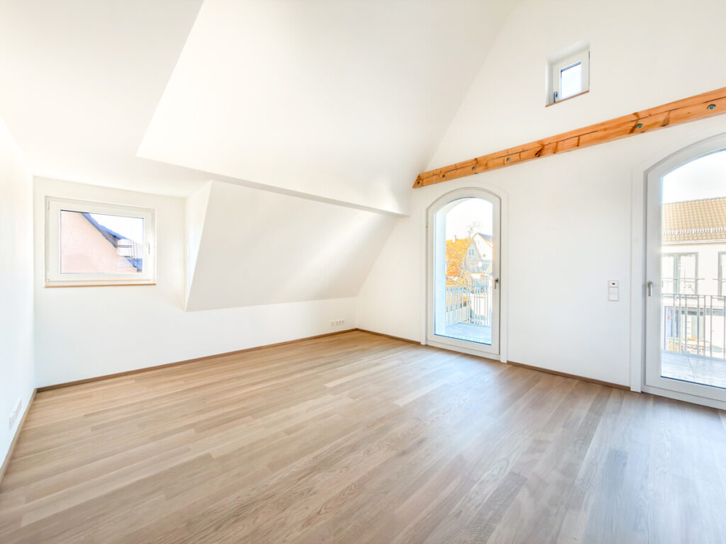 Bogenfenster und Sichtbalken