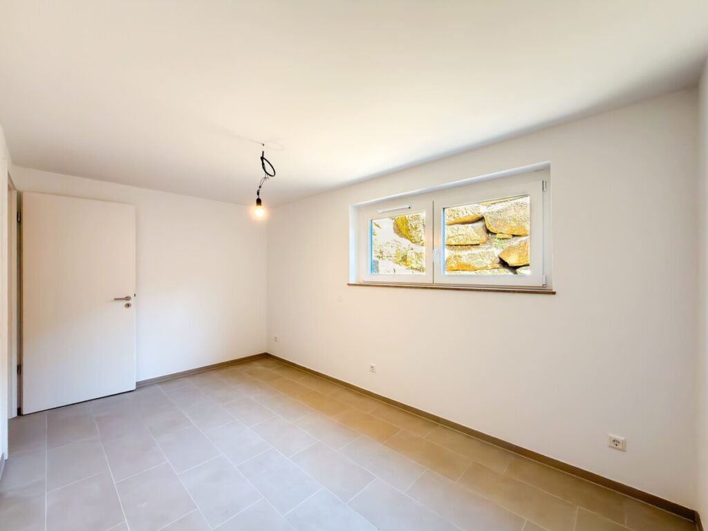 UG Jugendzimmer mit Lichtschacht