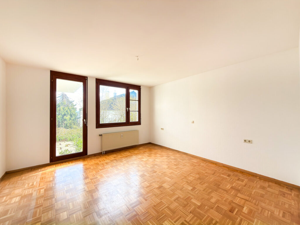 Schlafzimmer mit Zugang zur Terrasse
