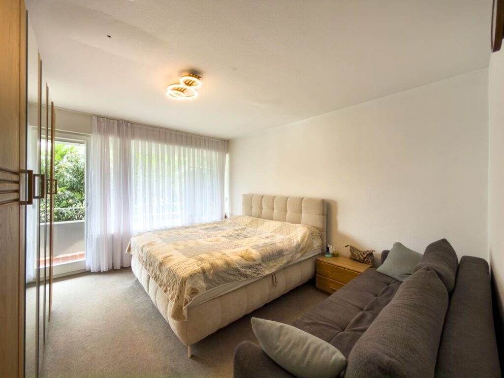 OG-Schlafzimmer mit Balkonzugang