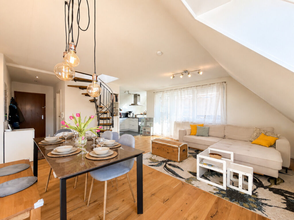 Offener Wohn- und Essbereich (mit KI bearbeitet)