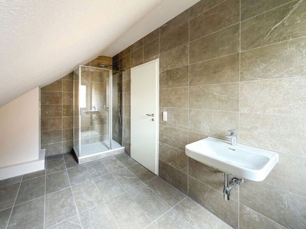 komplett neues Badezimmer