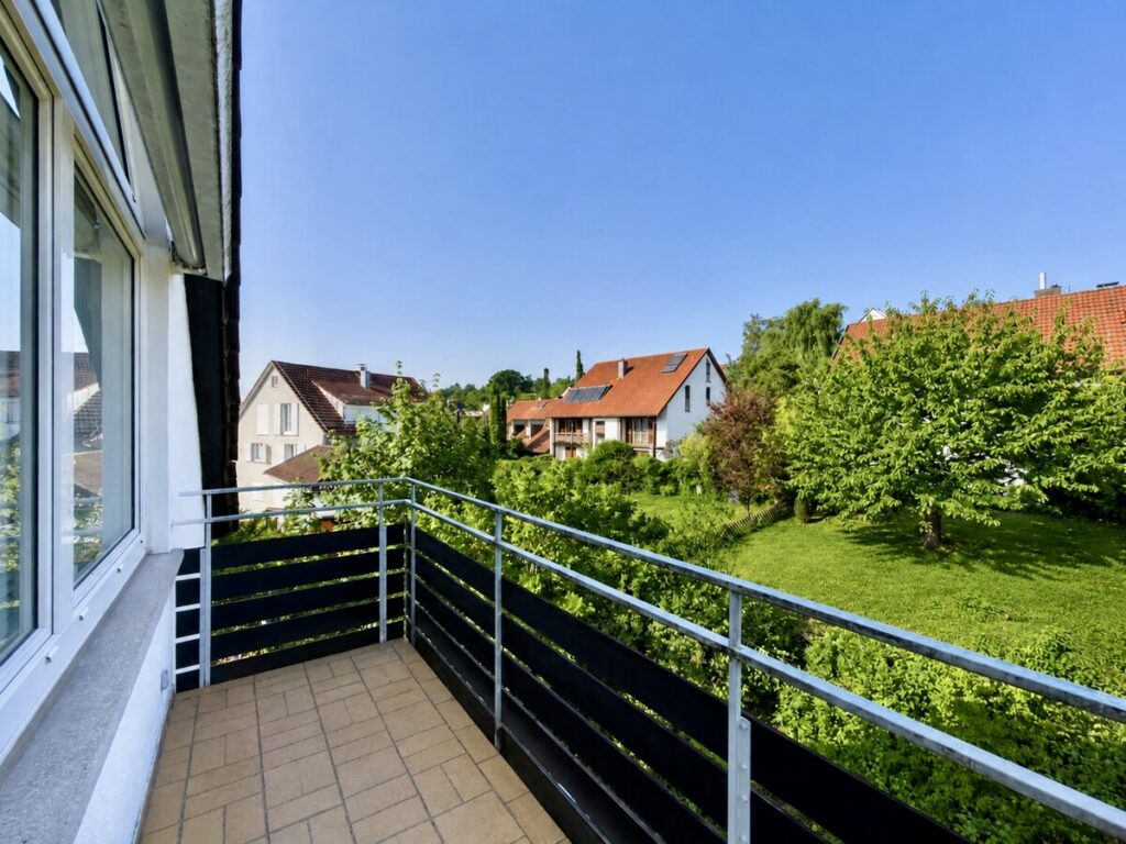 DG rechts-Balkon mit Blick in den Garten