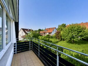 DG rechts-Balkon mit Blick in den Garten
