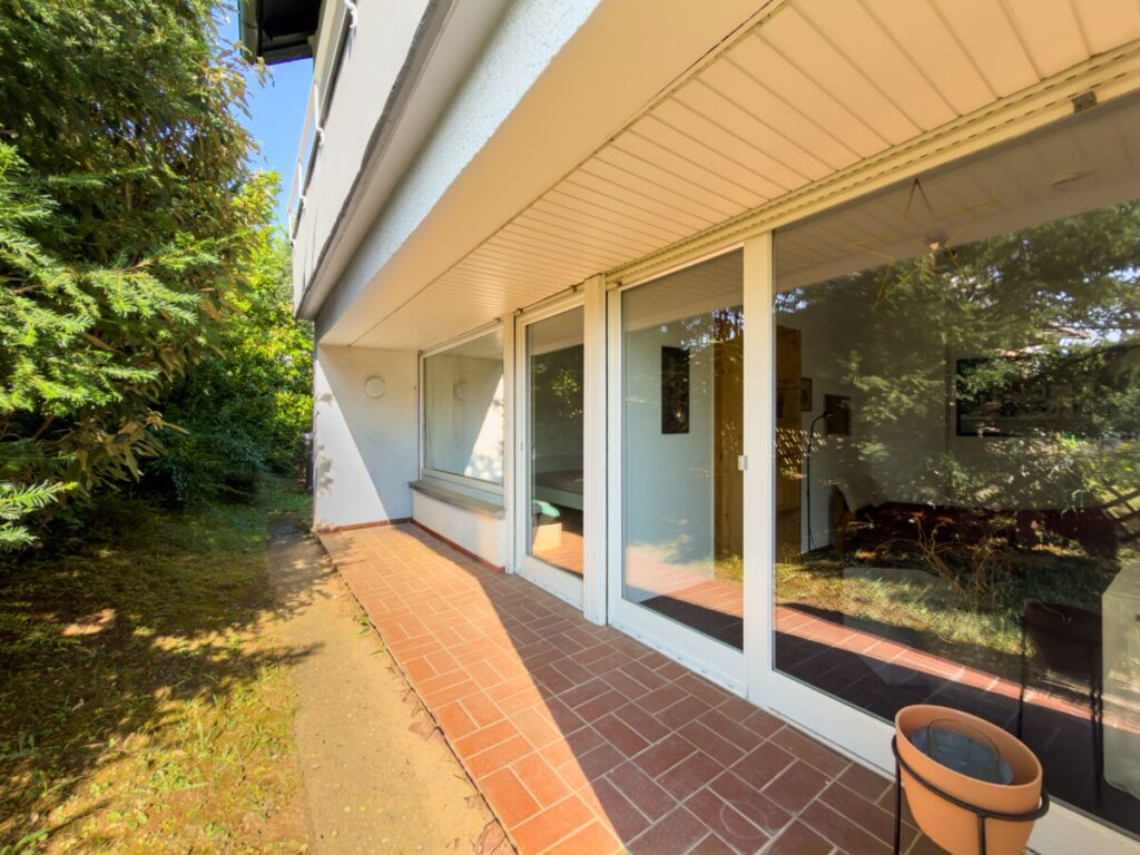 EG-Terrasse am Schlafzimmer