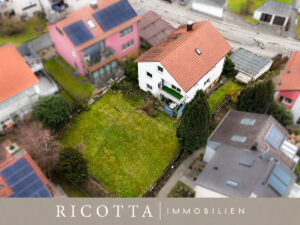 Hausansicht mit Garten