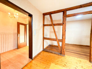 2. OG Wohnzimmer Richtung Essbereich und Treppe