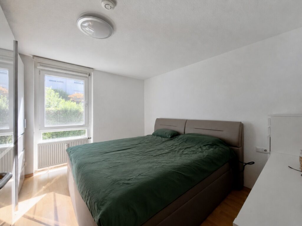 Großzügiges Schlafzimmer