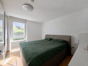 Großzügiges Schlafzimmer